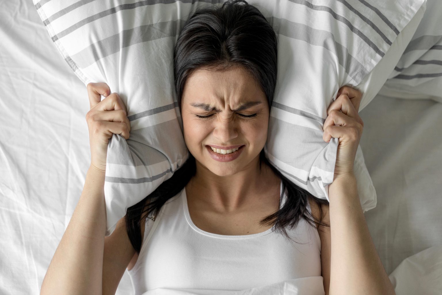 Does lack of sleep cause dry eyes?